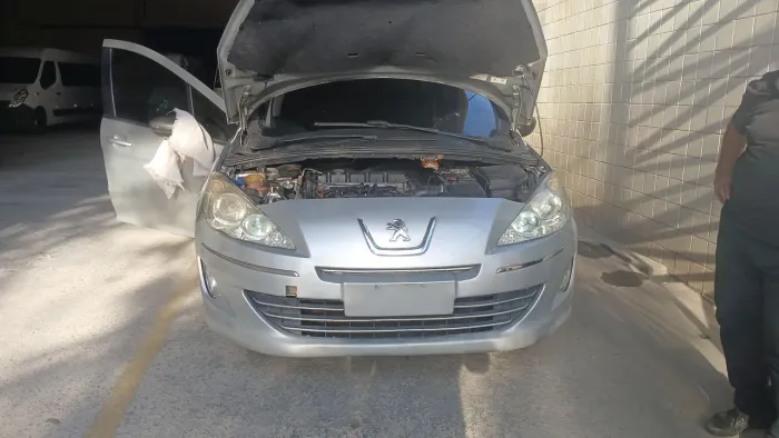Parachoque dianteiro peugeot 408 2013