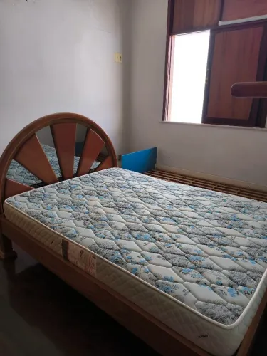 Cama de casal madeira cerejeira cabeceira espelhada tamanho padrão