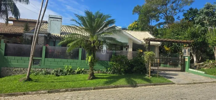 Casa para Venda em Garopaba, Panoramico, 5 dormitórios, 1 suíte, 4 banheiros, 2 vagas