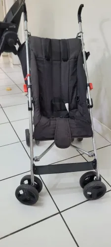 Carrinho de bebe tipo guarda chuva compacto, seminovo