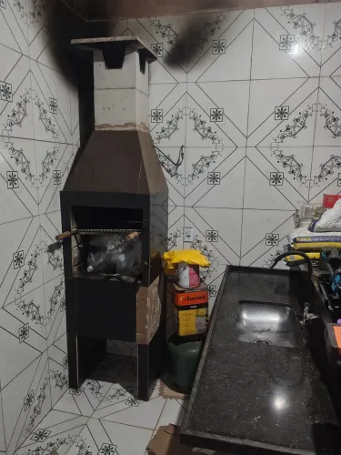 Ótima oportunidade para sua área gourmet, por preço de desapego churrasqueira pia e balcao