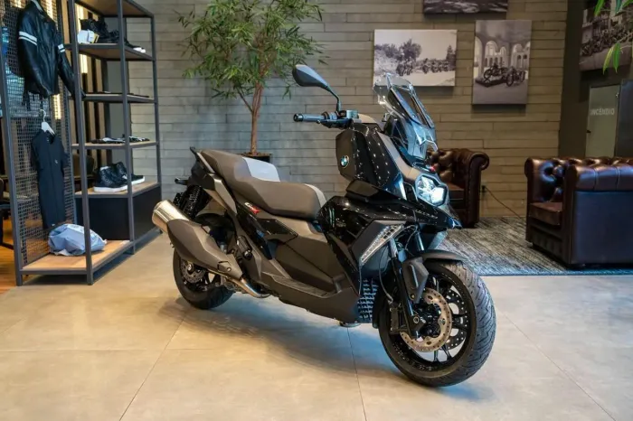 C 400 X 400 X PRETA 2025/2026