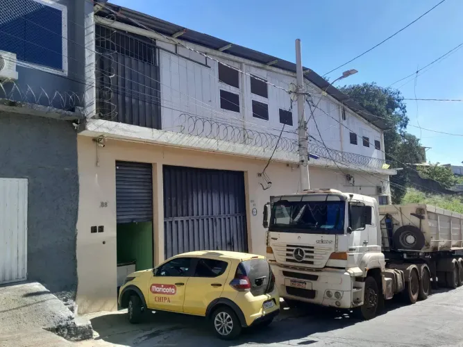 Galpão/Depósito/Armazém para aluguel possui 946 metros quadrados