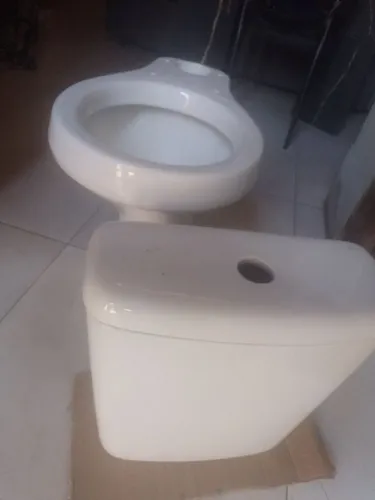 Vaso sanitário com caixa acoplada por 250