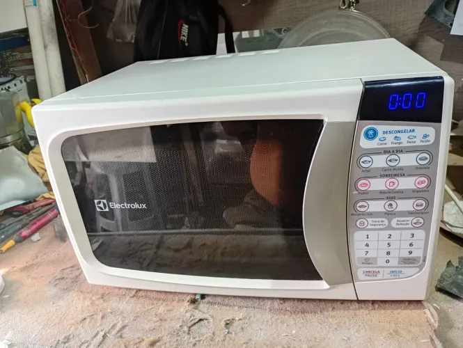 Microondas lindo 20 litros Eletrolux 