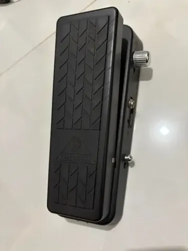 Pedal Behringer Hellbabe wah-wah HB01