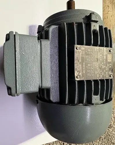 Motor WEG 1.5 HP Baixa Rotação 4 Polos Trifásico (Revisado)