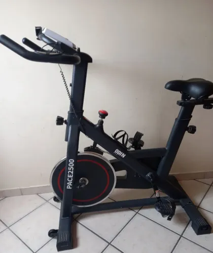 Vendo bicicleta ergométrica seminova