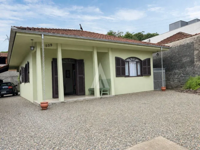 Casa com 2 quartos à venda no bairro Vila Nova em Joinville-SC por R$465.000,00.