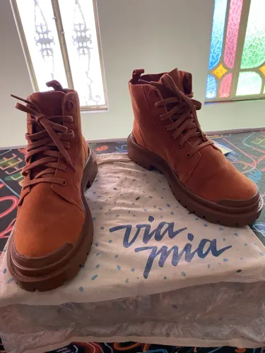 Bota marrom