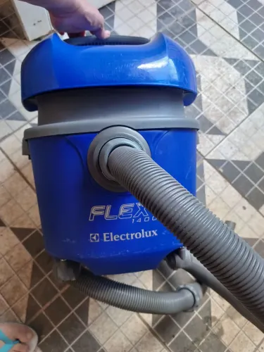 Aspirador Eletrolux, água e pó 127 volts