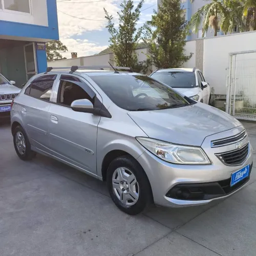 Chevrolet Onix Hatch LT 1.0 8V Flex Power Mec. 4P 2013
