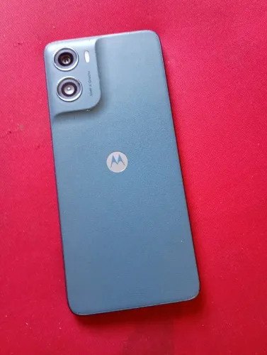 Vende se moto g06 tá trincado mais funciona perfeitamente valor 350 sem choro faço en