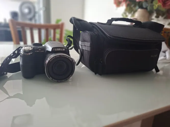 Câmera fotográfica Fujifilm s4000 com bolsa