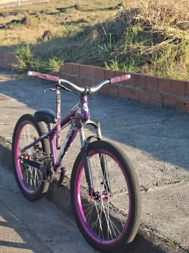 Bicicleta Gta Rebel roxa Aro 26