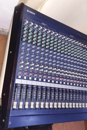 Mesa de som yamaha