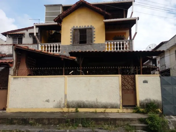 Lindo Triplex localizado na rua da igreja Nova Vida, no coração do Colubandê, 3 quartos