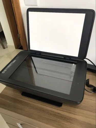 Impressora HP DeskJet Ink Advantage, sem cartuchos.