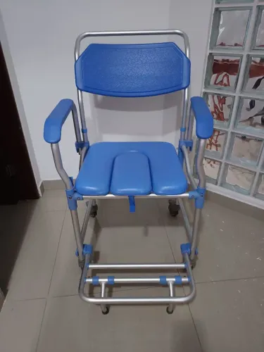 Cadeira de Rodas Dobrável em Ótimo Estado