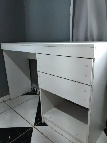 Escrivaninha / Mesa de Estudos Branca com 2 Gavetas e Nicho (120 cm)