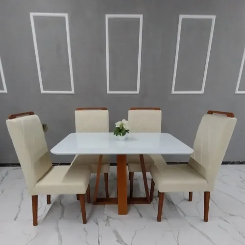 Conjunto Sala de Jantar - Mesa com Vidro Laqueado e Cadeiras Acolchoadas