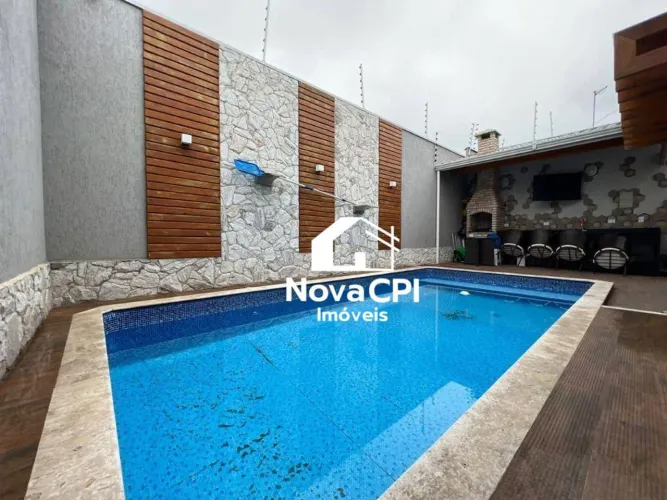 Casa Isolada com 3 Suítes, Piscina e Área Gourmet à Venda no Maracanã em Praia Grande