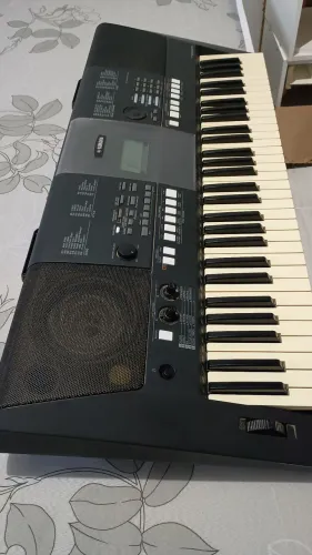 Teclado Yamaha psr E423 