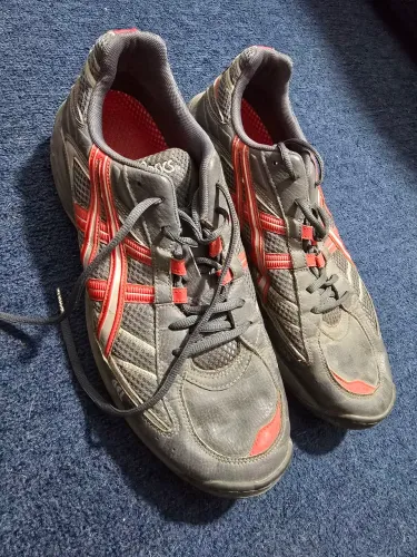 Chuteira Asics Tamanho 46