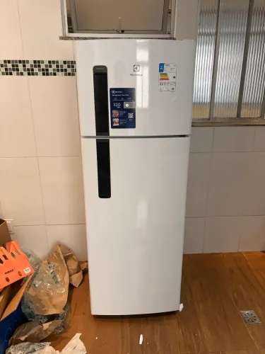 Geladeira Eletrolux Semi Nova 320 litros