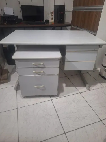 Mesa para Escritório com Gaveteiro