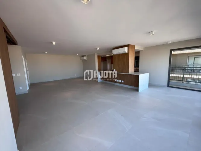 Apartamento 3 suítes 197m2 no Holt Place