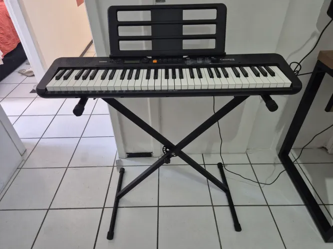 Teclado Musical Casiotone CT-S200 Preto (com tripé/base))