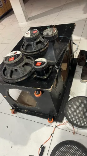 Peças para som automotivo JBL