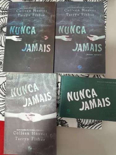 Livros COLLEEN HOOVER