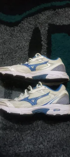 Vende-se esse tênis Mizuno X10 Original.Bem conservado Tam 37.Oportunidade.