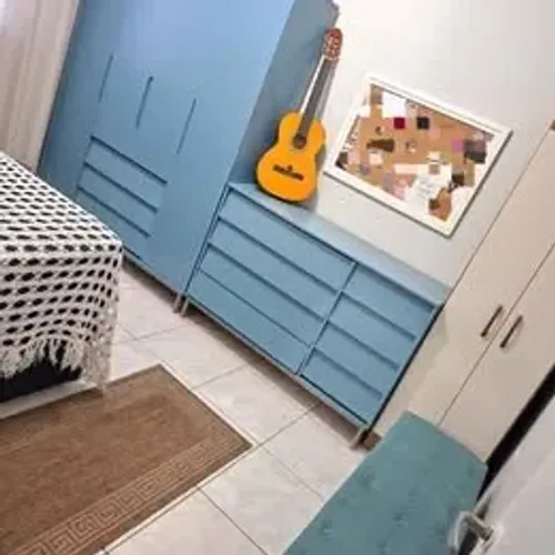 Jogo de quarto mdf ( roupeiro + cômoda  laqueado + poof baú )