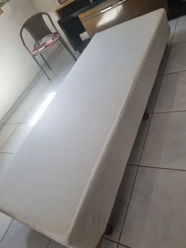 Vendo base de cama box solteiro ( 196x80m)