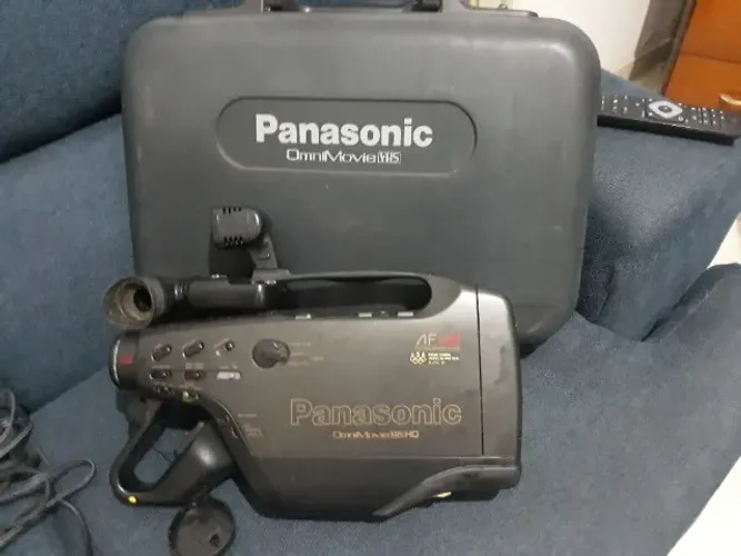 Filmadora Panasonic OmniMovie VHS-HQ-AFx8
