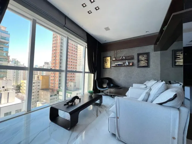 Apartamento com 4 suítes no La Lumiére mobiliado na Meia Praia em Itapema