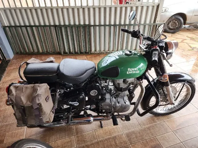 Royal Enfield Classic 500 - Único Dono, Muito Equipada e com Transmissão por Correia