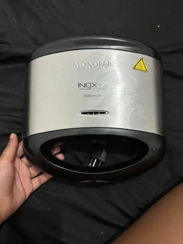 VENDO SANDUICHEIRA NOVINHA APENAS MESES DE USO, ELA É ENORME