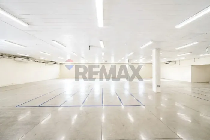 LOCAÇÃO !! Excelente Ponto Comercial no Resgate 850 m² de Área Construída- Infraestrutura