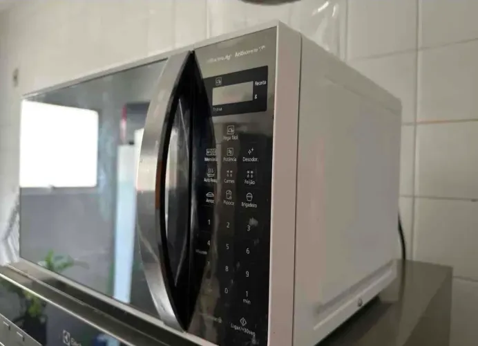 Microondas Panasonic Espelhado 21L 220v