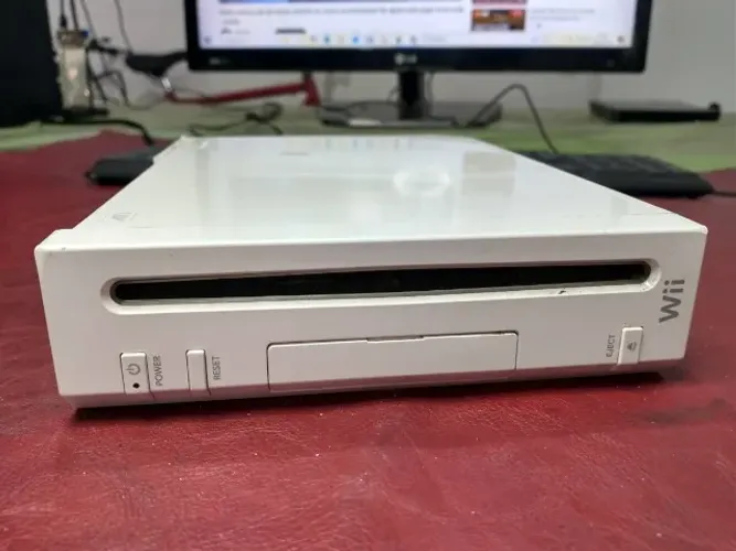 Nintendo Wii Branco Com - Defeito Não Liga