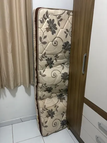 Vendo colchão de solteiro 