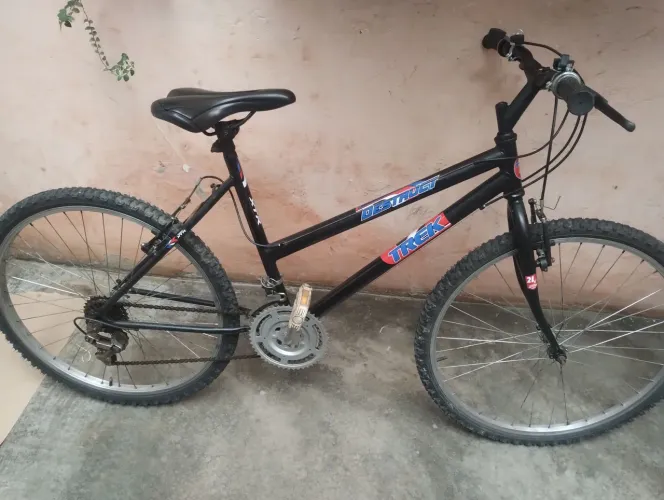Bike aro 26 da Trek com marchas em bom estado.