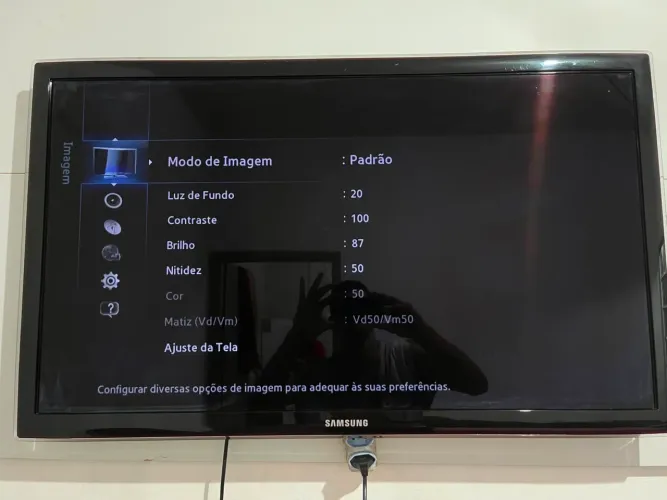 Tv Samsung não é smart e o som tá saindo baixo de resto tudo ok