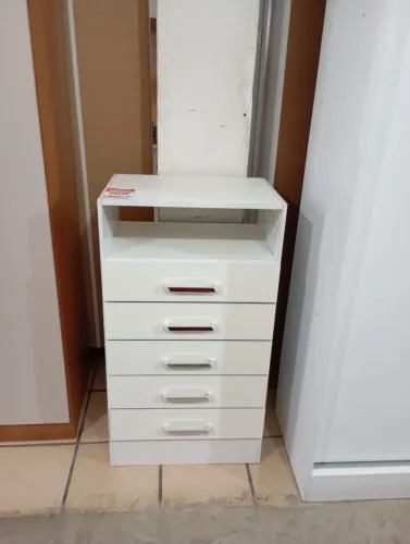 Cômoda com 5 gavetas