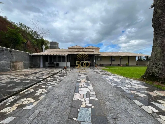 Residencial Casa com 6 Dormitório(s) sendo 3 Suíte(s) no Bairro Forquilhas - - São José -