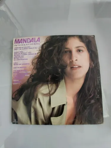 LP vinil, novela Mandála internacional.